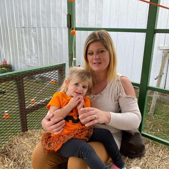 Meet your Posher, Jennifer - Picture 1 of 1